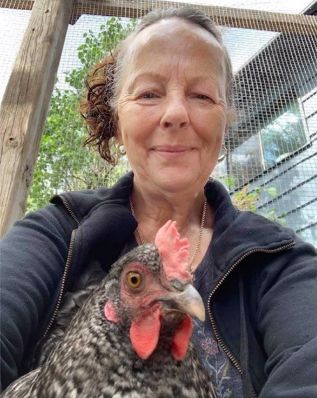 Judi Curry recieved a letter from South Frontenac Bylaw telling her to remove her chickens from her property.